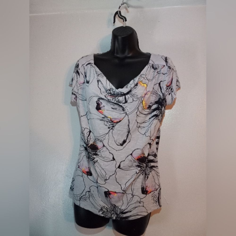 Apt.9 gray floral scoop neck top
